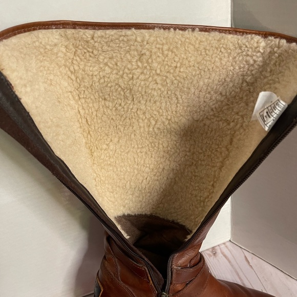 UGG AUSTRALIA LEATHER BOOTS - Picture 11 of 13